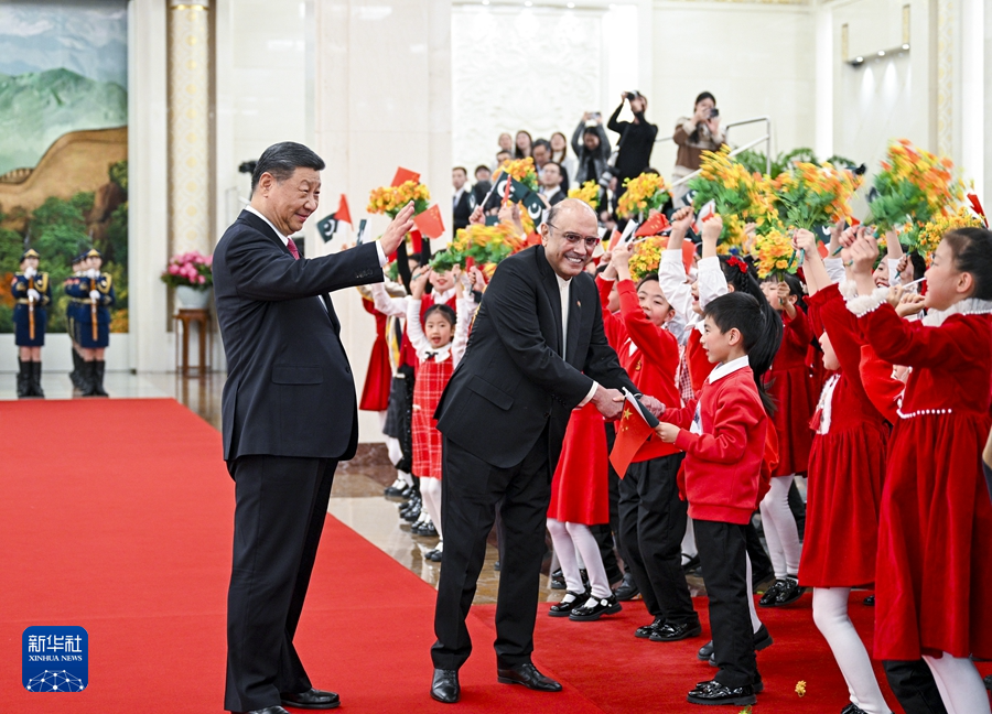 习近平同巴基斯坦总统扎尔达里会谈