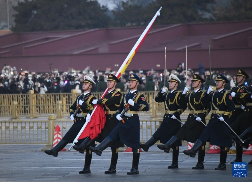 1月1日晨，北京天安门广场举行隆重的升国旗仪式。新华社记者 任超 摄