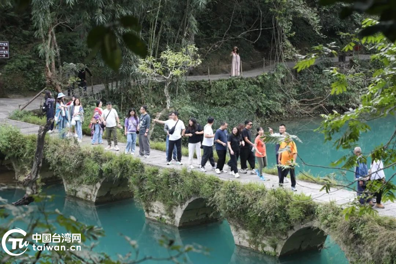 台湾同胞走进荔波感受人文山水 夸到“停不下来！”