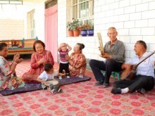 新疆维吾尔族歌谣传承人：把欢乐带到四方