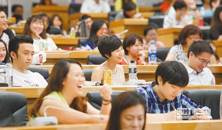 年轻人何以思想贫乏？李敖：被计算机、手机害的