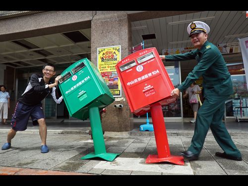 另类"景点":台北邮筒被吹歪变萌 透明厕所人气旺