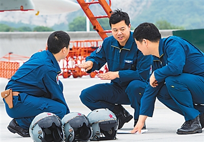 中国空军演兵西太平洋 三次飞越第一岛链