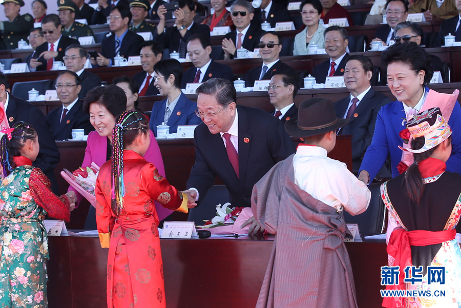 习近平：加强民族团结　建设美丽西藏