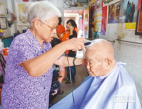 大陸夫妻因當年戰(zhàn)火分離兩岸 半世紀后重逢度余生