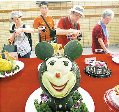 港人参观驻港部队军营赞官兵态度亲切让人很舒服