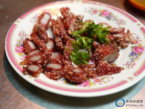 台湾老店的美味：酥嫩红烧肉配清爽旗鱼米粉