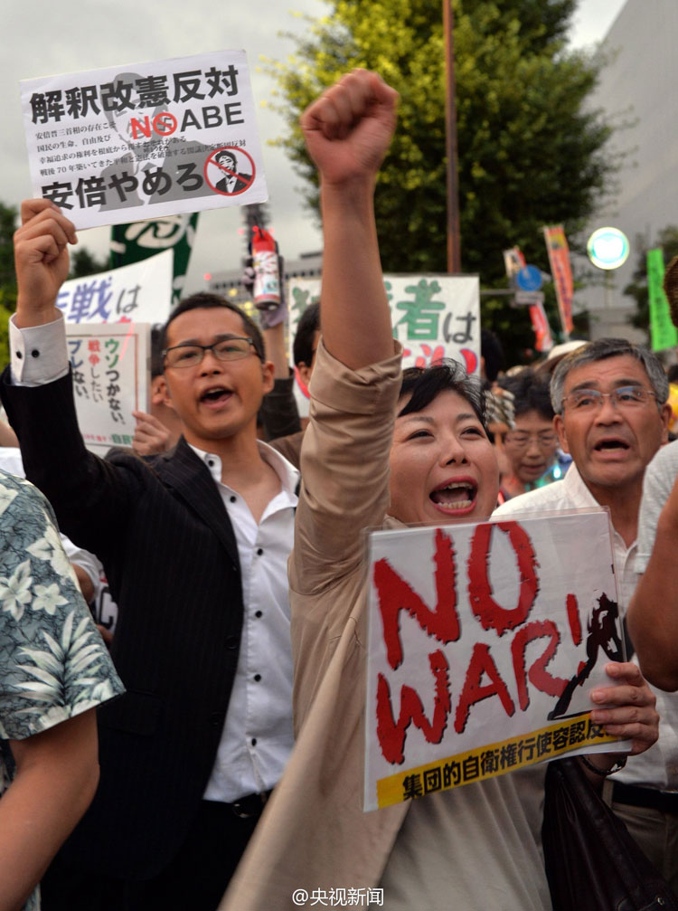 日本民众首相官邸外集会抗议解禁集体自卫权