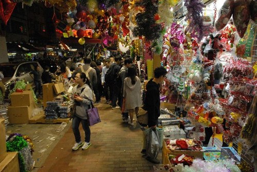 香港圣诞市道有喜有悲 零售减价生意增