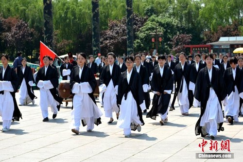 学者：传统文化需保护，更需创新与走出去