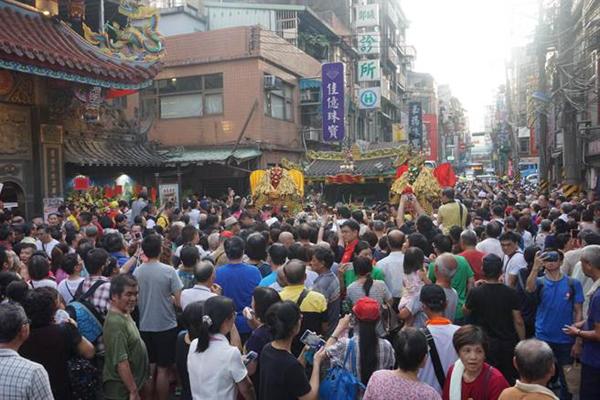 湄洲妈祖抵达台湾基隆 千人巷道迎驾祈福