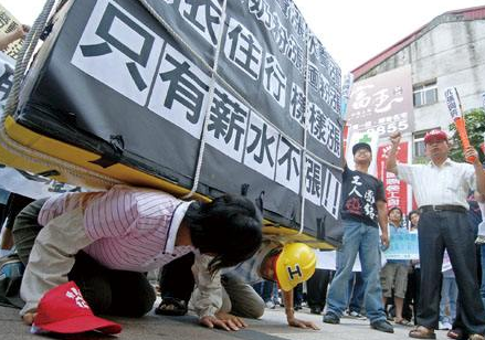 台湾作家棒喝“台独”：未来年轻人都要靠大陆吃饭