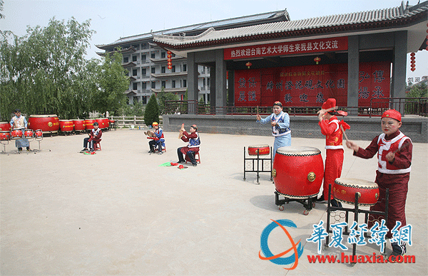 台湾大学生吹打乐团探访绛州非遗 欣赏民间绛州鼓乐