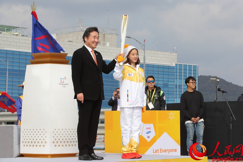 2018平昌冬奧會(huì)圣火抵達(dá)韓國(guó) 開(kāi)啟火炬?zhèn)鬟f之旅