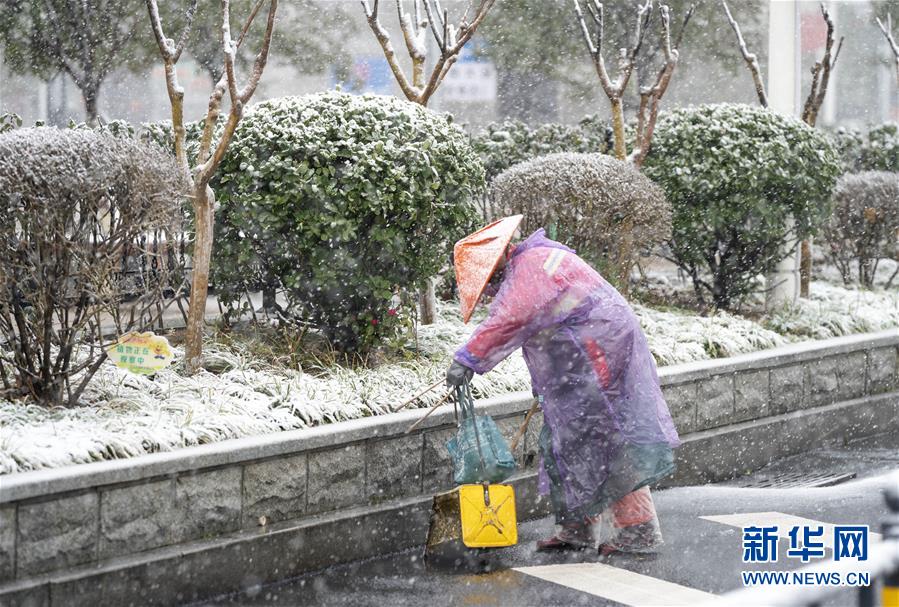 风雨无阻向前进——写在全国疫情防控阻击战取得重大战略成果之际