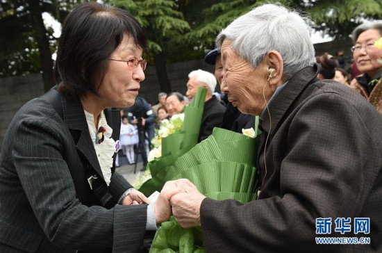 南京大屠杀幸存者及死难者遗属举行“清明祭”仪式