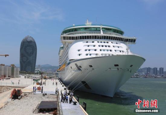 邮轮公司看准香港市场 两巨轮驻港将接载10万乘客