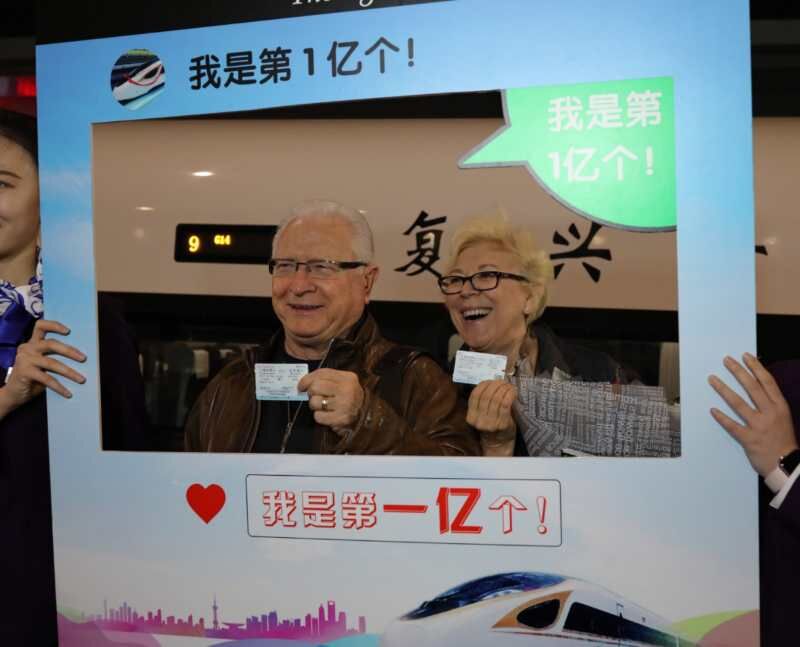 上海虹橋站迎來(lái)今年第一億名乘火車離滬旅客