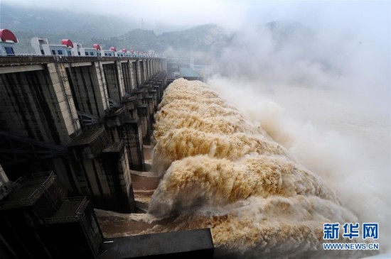 福建强降雨持续来袭 水口水电站全力以赴迎战洪水