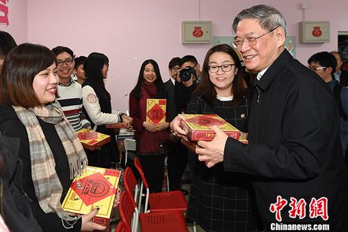 张志军走访人民大学台湾师生