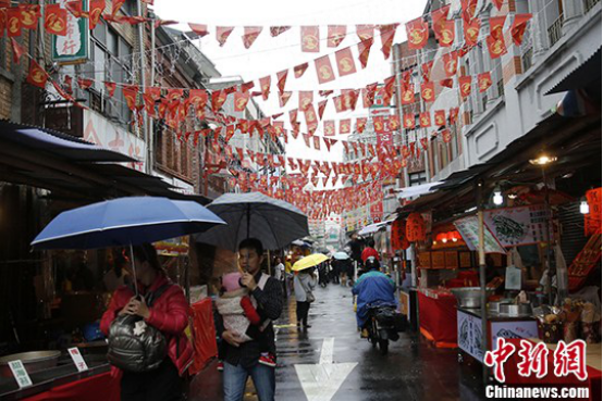 抢车票、买年货、忙尾牙 台湾进入“忙年”模式