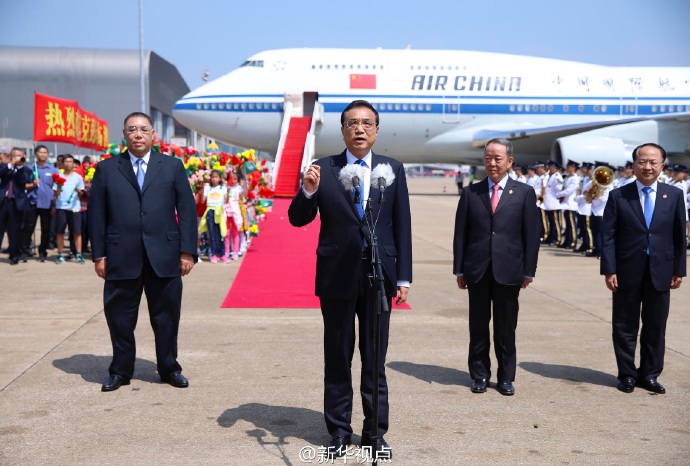 李克強(qiáng)踏上澳門土地：希望多走走，多看看，多聽聽