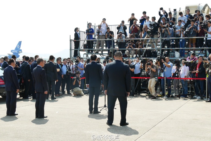 李克強(qiáng)踏上澳門土地：希望多走走，多看看，多聽聽