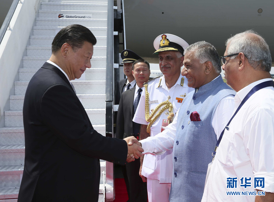 习近平抵达印度果阿出席金砖国家领导人第八次会晤