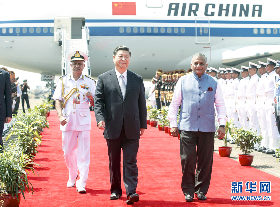 习近平抵达印度果阿出席金砖国家领导人第八次会晤