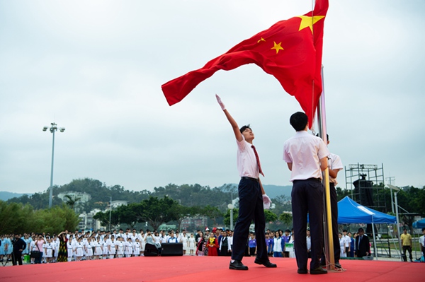 澳門學(xué)界五四青年節(jié)舉行升旗儀式 大中小學(xué)升掛國(guó)旗基本實(shí)現(xiàn)全覆蓋