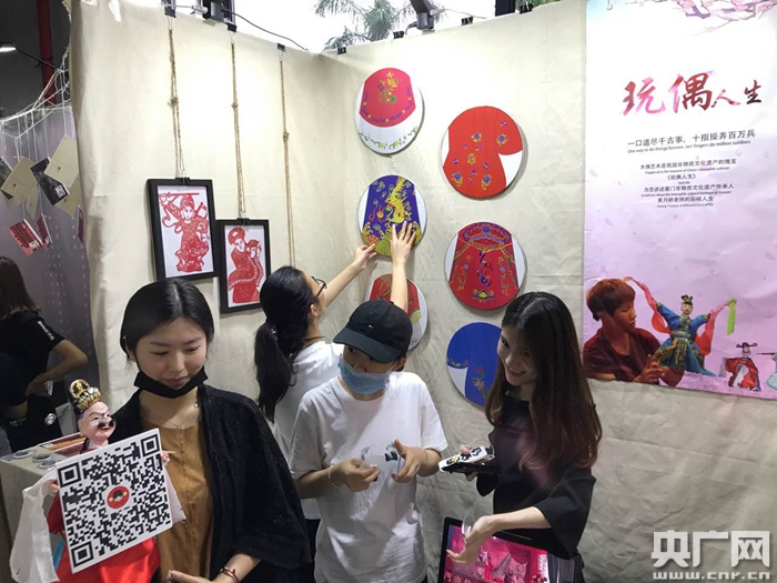 第六届台湾高校师生交流周厦门开幕 两岸毕业作品同台联展