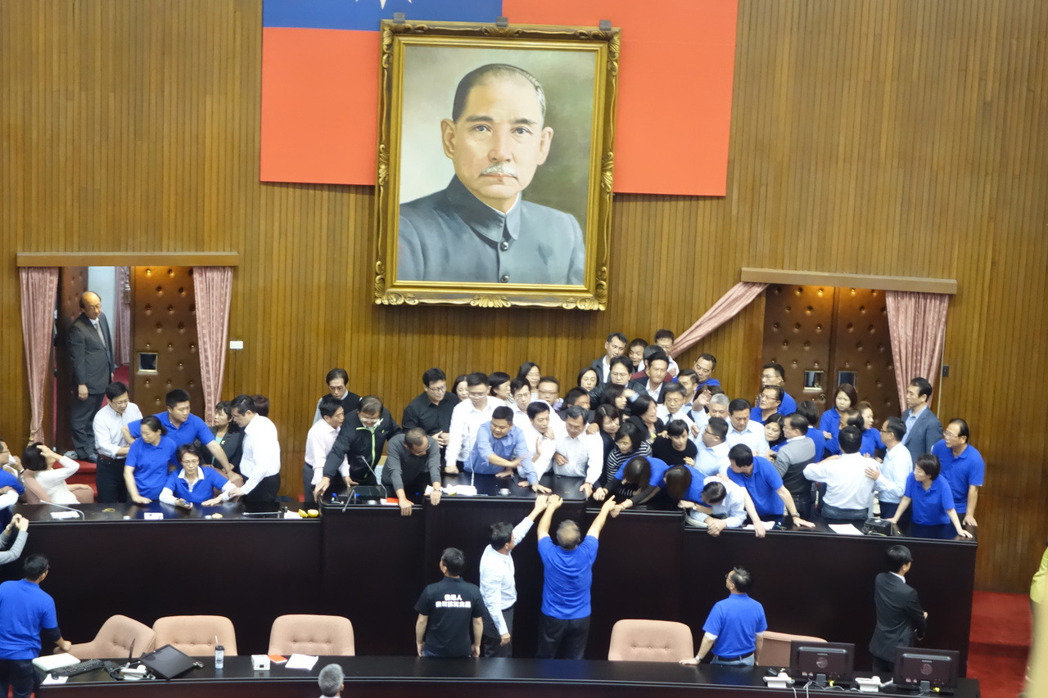 台删除劳工7天假 国民党：劳工最黑暗最悲哀一天