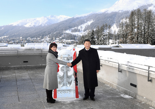 习近平同瑞士联邦主席洛伊特哈德共同启动中瑞旅游年