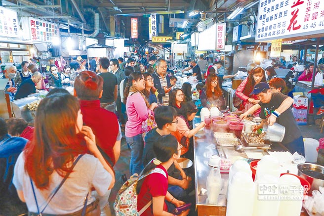 台湾民间调查打脸台当局 新规致物价涨8成民众有感