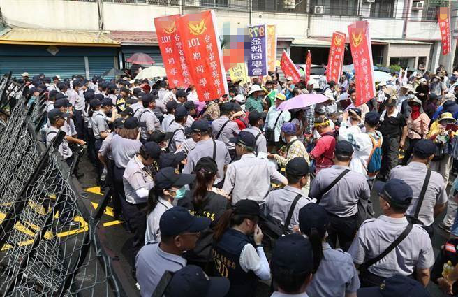 “台独”横行反噬蔡英文 作家：民粹之剑直指小英