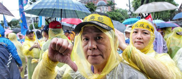 蔡当局年改失民心"荣民"呛:要逼我们去死吗