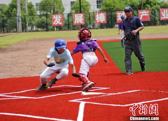 首届海峡两岸青少年棒球邀请赛在福建连城举办