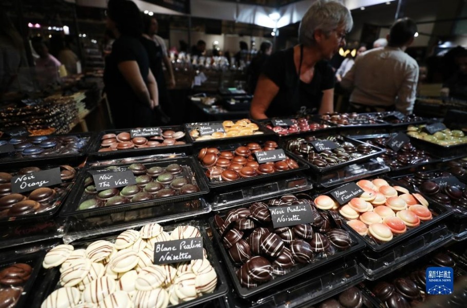 10月31日在法国巴黎巧克力沙龙上拍摄的巧克力。新华社记者 高静 摄