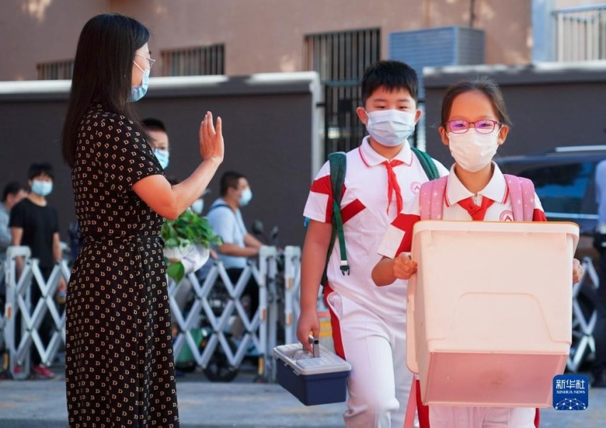 9月1日，北京人大附中实验小学学生进入校园。
