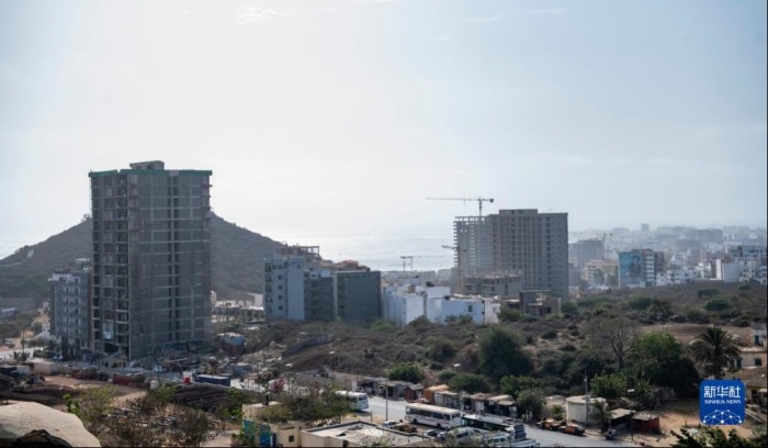 这是5月12日拍摄的塞内加尔首都达喀尔市区风景。新华社记者 李亚辉 摄