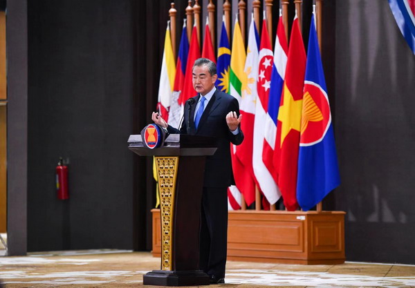 王毅在东盟就开放的区域主义发表政策演讲