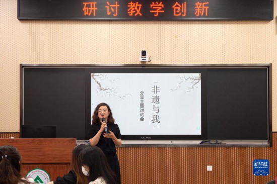 教师熊辉：培养非遗文化的“翻译者”