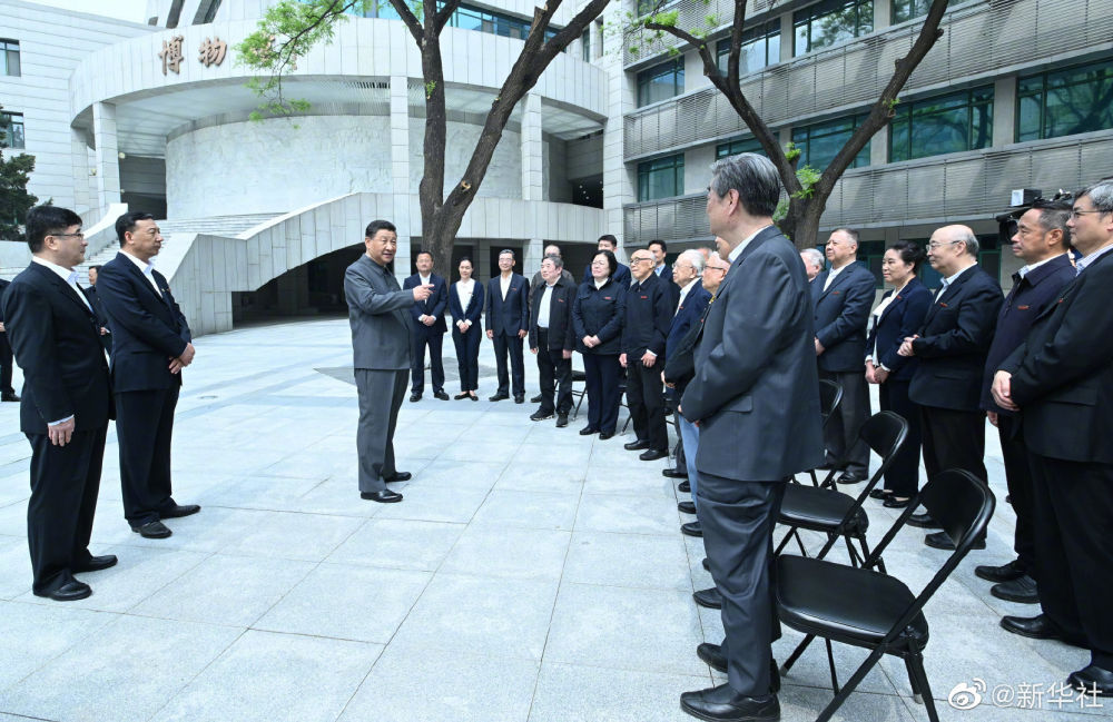 习近平在中国人民大学考察