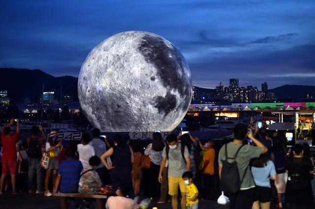 又是一年月圆夜 香港中秋节味浓