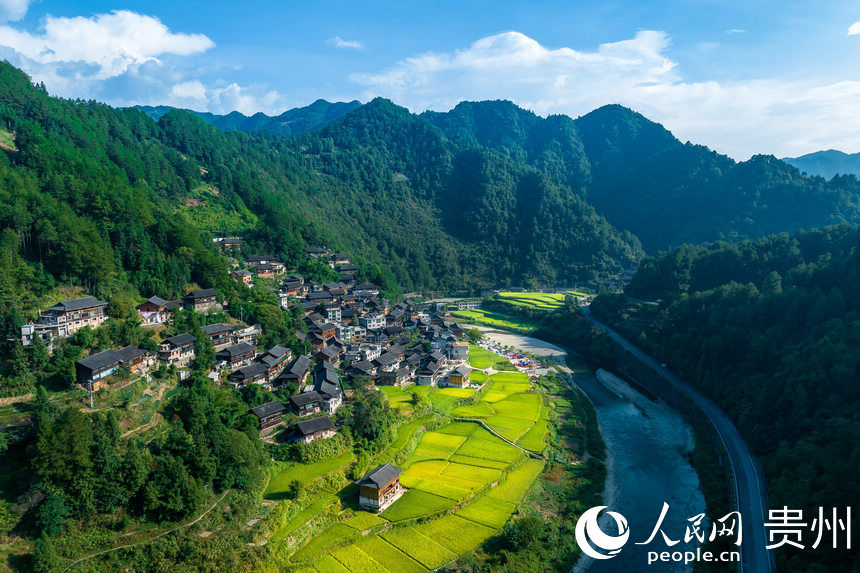 穿越贵州季刀苗寨 发现传统村落之美
