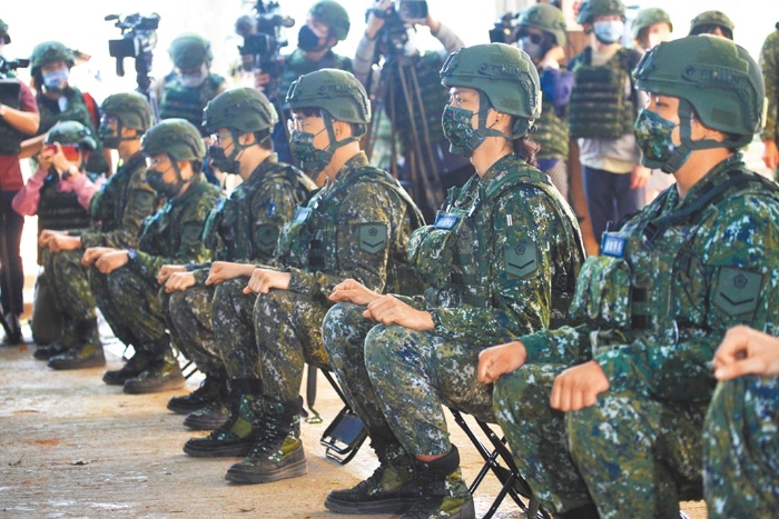 “畸形的台湾兵役制”给不了台湾想要的安全感！