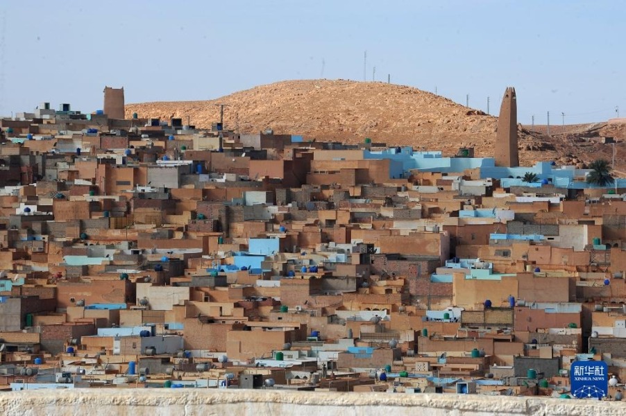 这是2022年12月10日拍摄的阿尔及利亚盖尔达耶城镇景观。新华社发