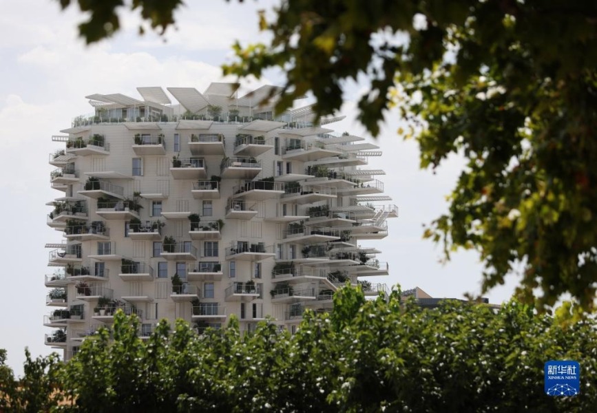 这是7月18日在法国蒙彼利埃拍摄的名为“白树”的住宅楼。新华社记者高静摄