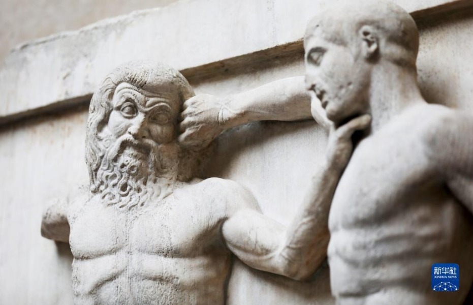 这是9月7日在英国伦敦大英博物馆拍摄的帕特农神庙大理石雕刻。新华社记者 李颖 摄