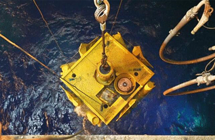 中国首套国产化深水水下采油树完成海底安装